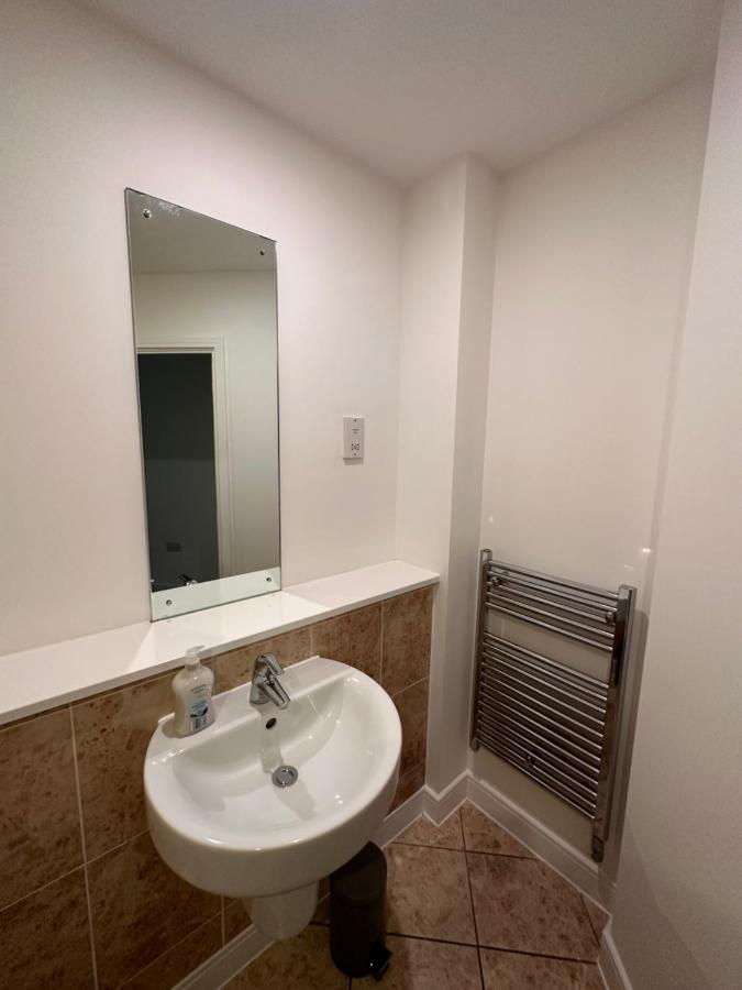 Luxury Apartments - Wallis Square, Farnborough 판버러 외부 사진
