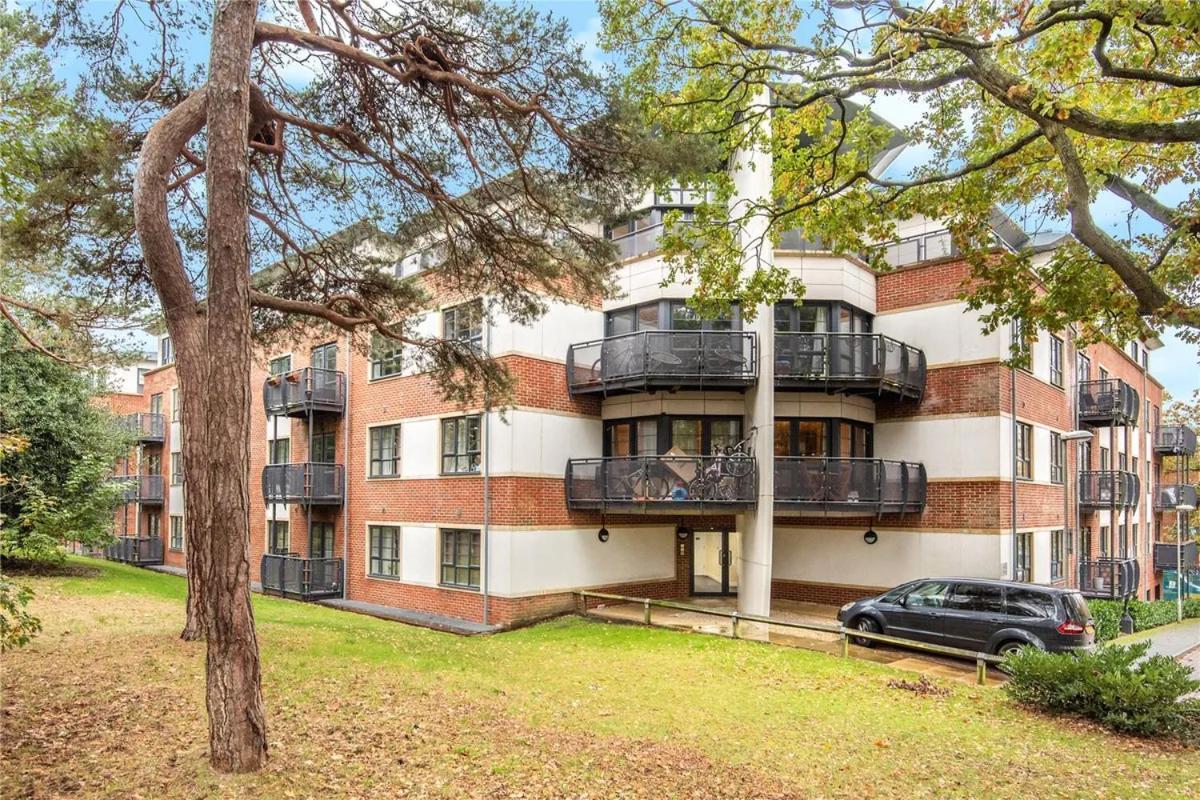Luxury Apartments - Wallis Square, Farnborough 판버러 외부 사진